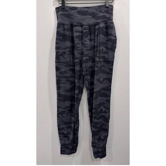 Athleta Salutation Camo Jogger in Gray Size S - Picture 5 of 7